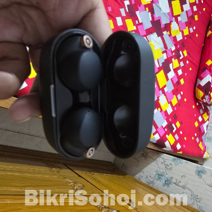 Sony WF1000XM4 noise canceling ear buds Black